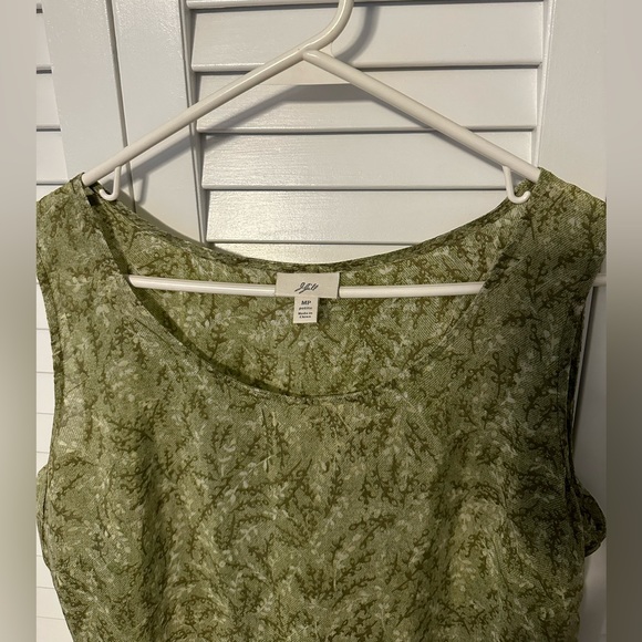 J Jill - silk like patterned sleeveless blouse. Gorgeous peridot green, size M. - Picture 7 of 7